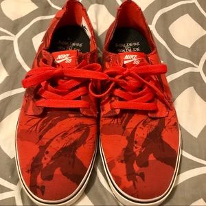 Men’s red print Nike’s size 8